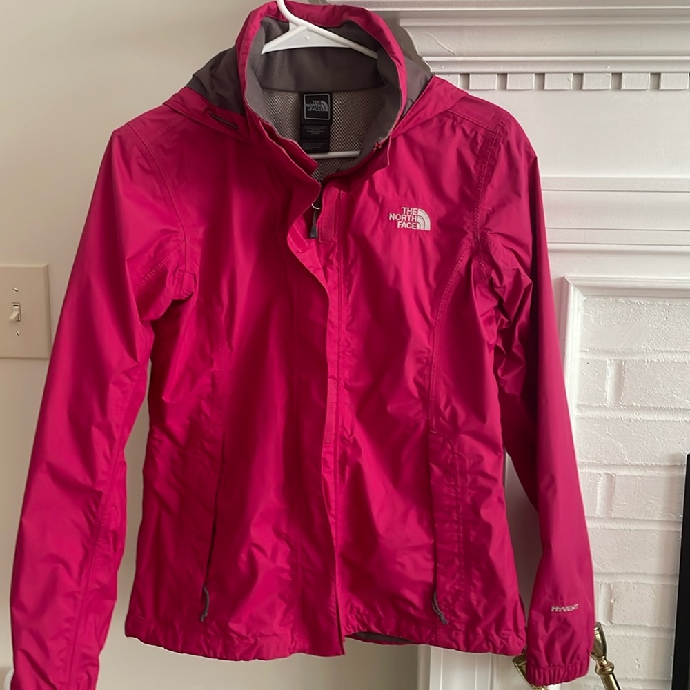 Excellent condition The North Face women’s rain jacket size small